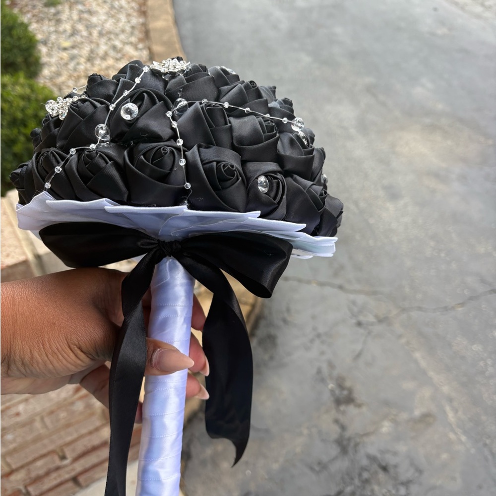 Elegant Black and White Rose Bouquet